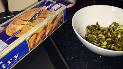 اصابع البقلاوه الساده والمحشية بالفستق 