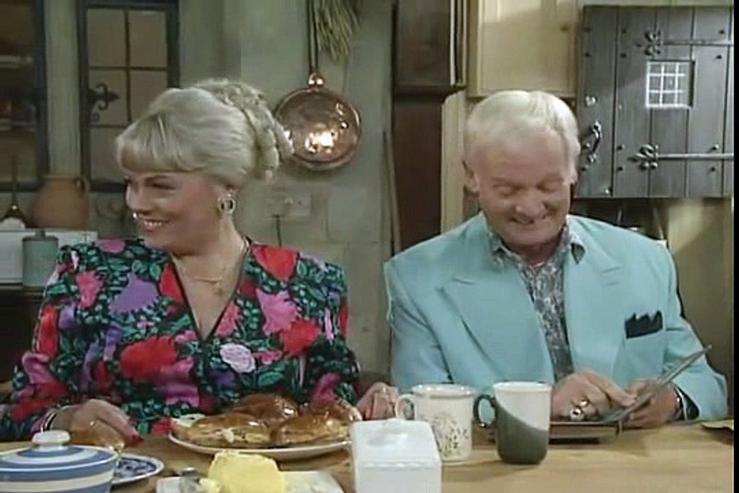 Grace & Favour [Are You Being Served. Again!] S2/E5 Frank Thornton Wendy Richard Mollie Sugden John Inman