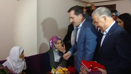 Bakan Arslan Anneler Günü'nde şehit yakını ve gazileri ziyaret etti