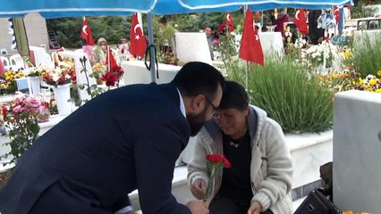 Şehit anneleri, Anneler Günü’nünde evlatlarına gittiler