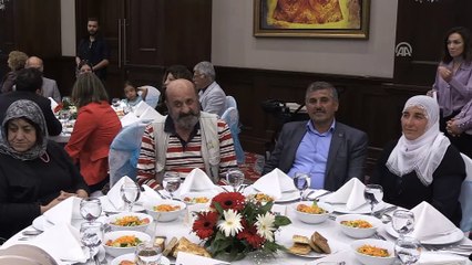 40 yıllık çiftlere yastık hediye edildi - MARDİN