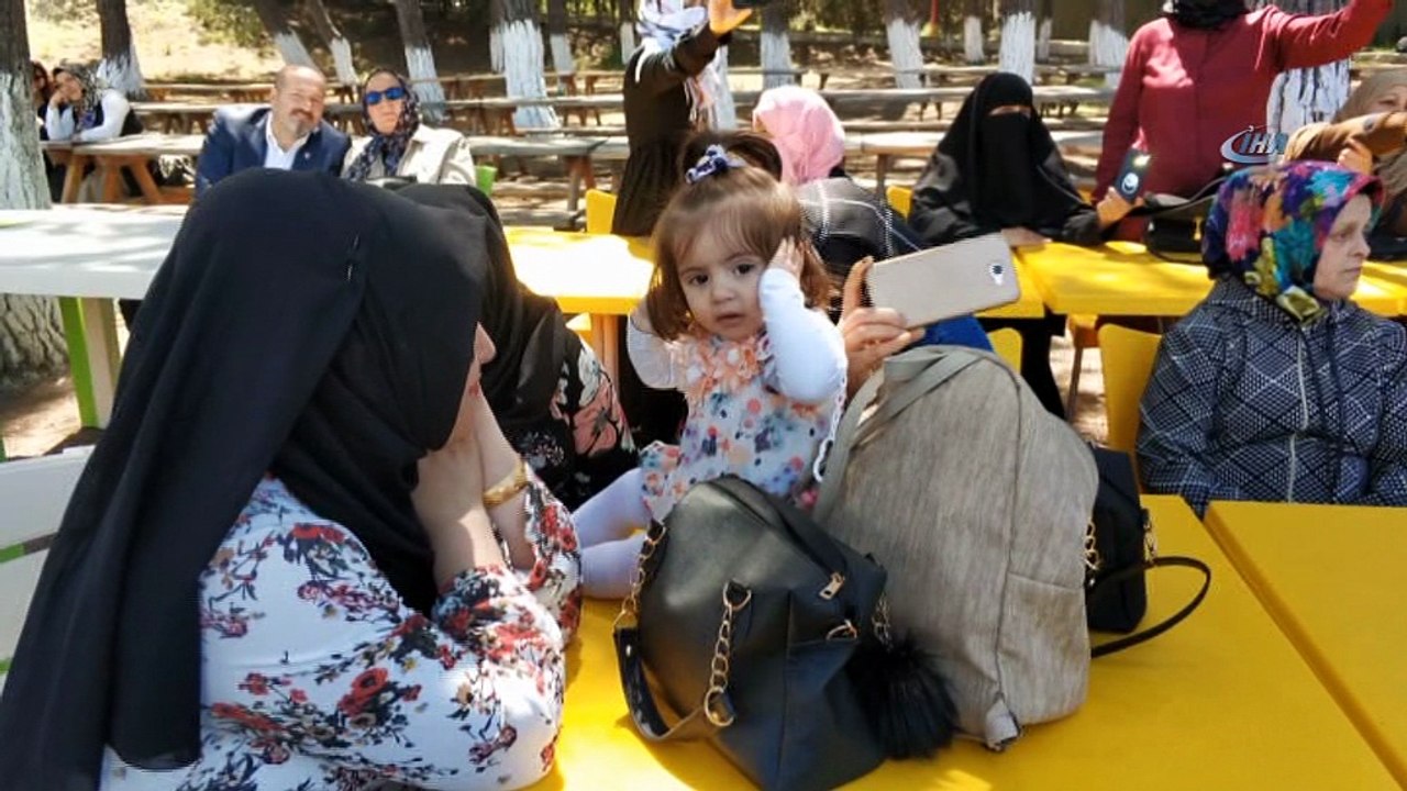 - Türk Kızılayı Genel Başkanı Dr. Kerem Kınık, anneler için kanun çalıp türkü söyledi