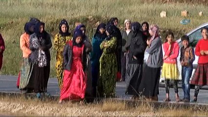 Şanlıurfa’da otomobil yağmur suyu birikintisine uçtu