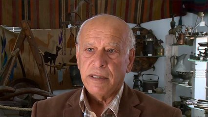 أسير فلسطيني سابق يجمع 3600 قطعة أثرية