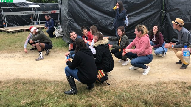 Au festival de la 7e vague, la musique commence au camping