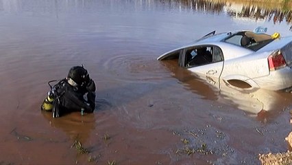 Suya devrilen otomobildeki 4 kişi hayatını kaybetti