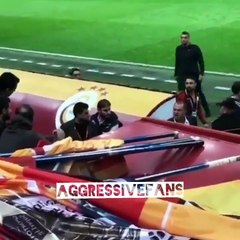 Fatih Terim, maç sırasında taraftara küfretti, sonra stattan attırdı!