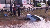 Viranşehir'de otomobil su birikintisine devrildi (3) - ŞANLIURFA