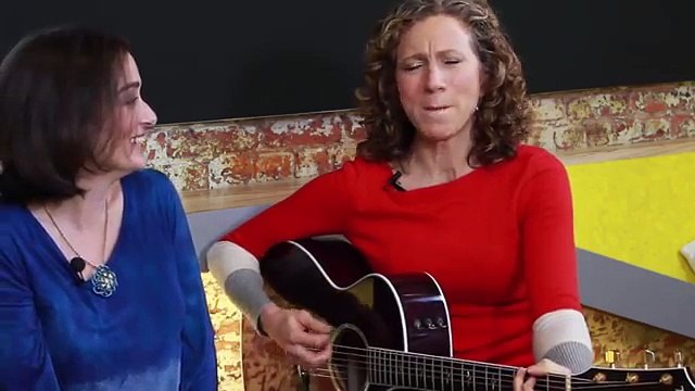 Rainbow Looms Finger Loom Band Bracelet featuring LAURIE BERKNER!