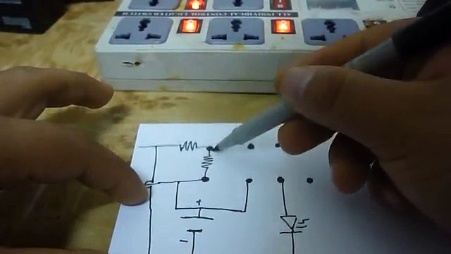 como hacer una luz de emergencia cacera con cargador de celular facil