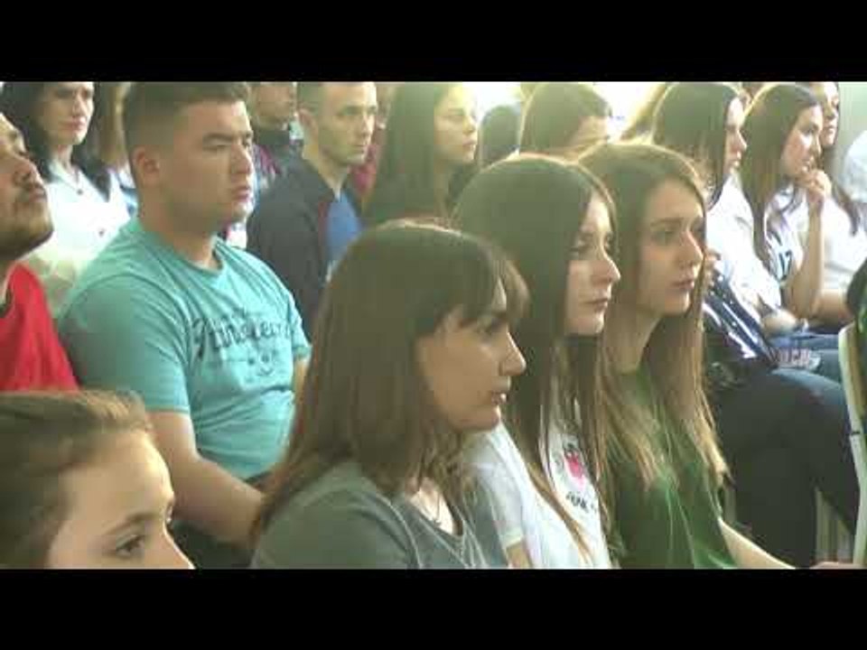 Nikolla: Kush Zgjedh Mesuesine I Mbulohet Tarifa E Shkollimit