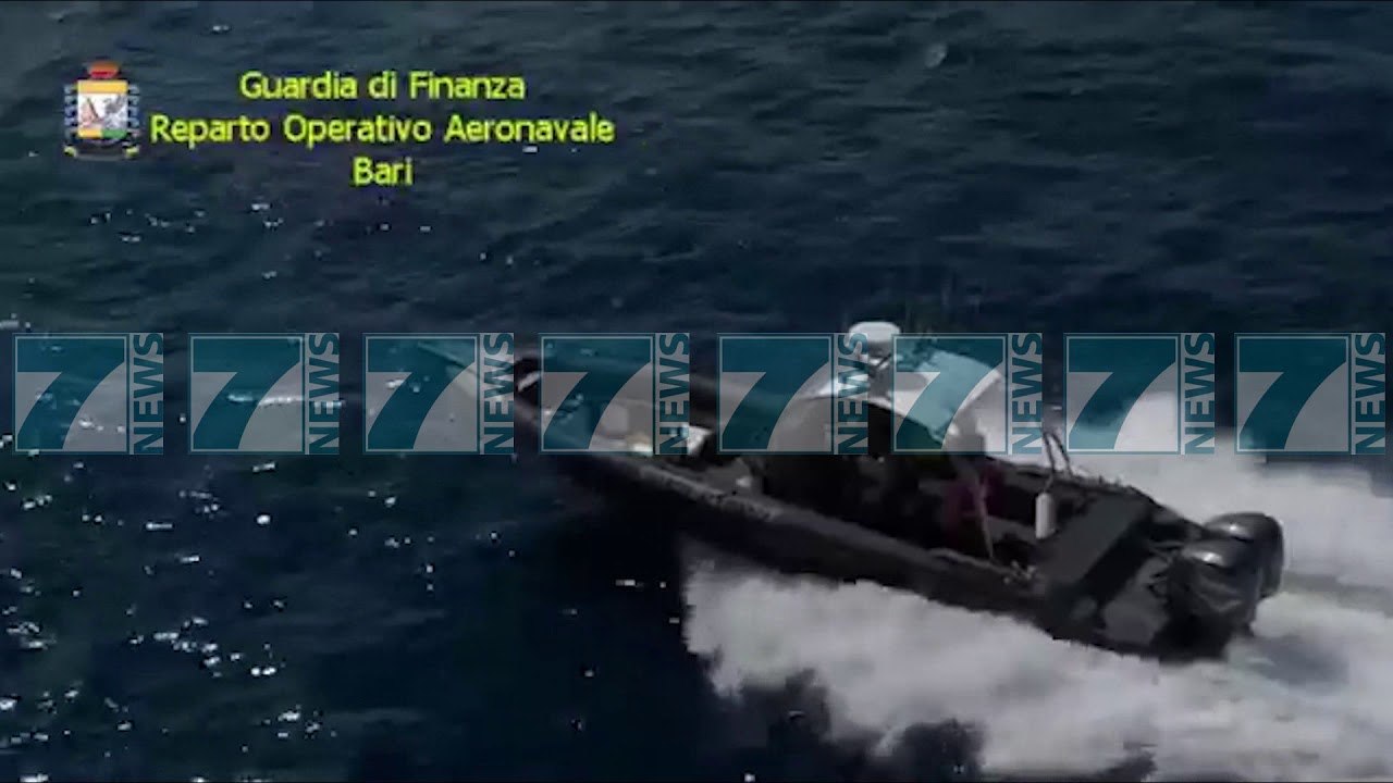KAPET GOMONIA ME 1 TON HASHASH NE ITALI - News, Lajme - Kanali 8