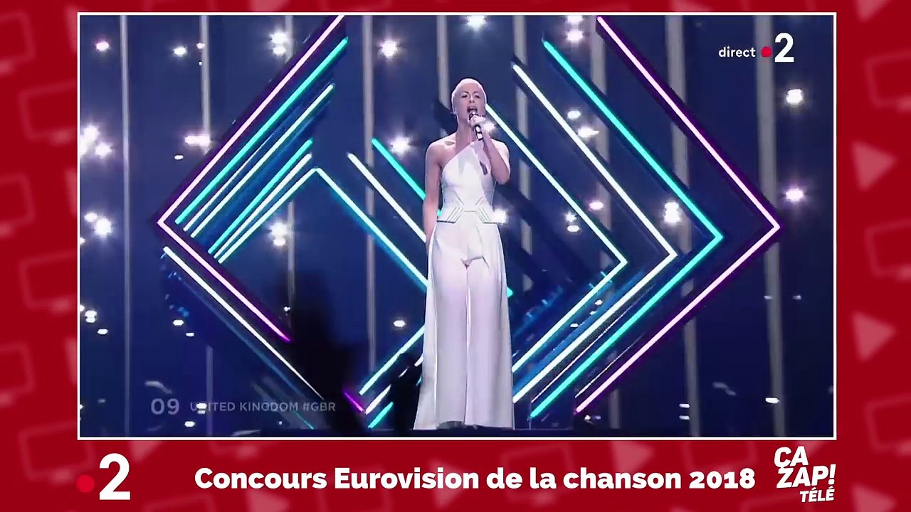Il arrache le micro d'une chanteuse en direct (Eurovision) - ZAPPING TÉLÉ DU 14/05/2018