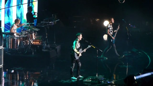Muse - Time is Running Out, The Forum, KROQ Almost Acoustic Christmas, Inglewood, CA, USA 12/9/2017