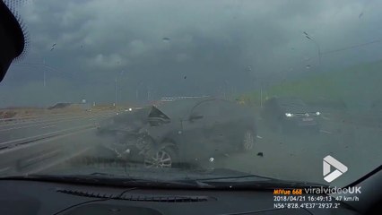 Cette automobiliste va avoir la peur de sa vie et éviter le pire