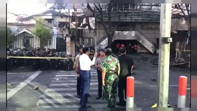 Miembros de una misma familia cometen varios atentados suicidas en Indonesia