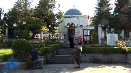 Anneler gününde 'Hayme Ana'yı ziyaret ettiler