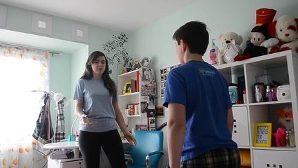 CUTTING SISTERS HAIR PRANK (GONE WRONG)