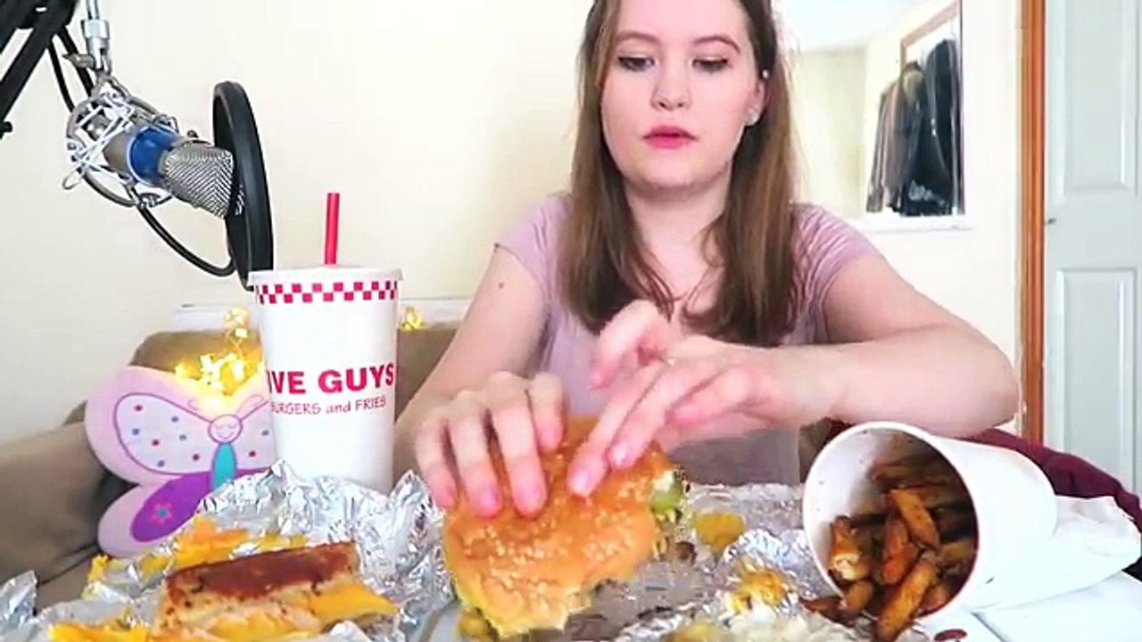 FIVE GUYS! (DOUBLE CHEESEBURGER, GRILLED CHEESE, CAJUN FRIES)| ENGLISH MUKBANG/EATING SHOW