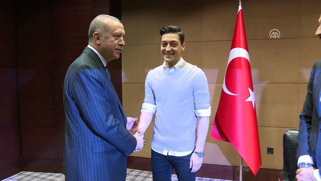 Cumhurbaşkanı Erdoğan, Mesut Özil, İlkay Gündoğan ve Cenk Tosun’u kabul etti - LONDRA