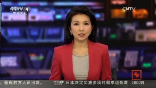 [中国新闻]爆破失误 挖土机险些被砸中