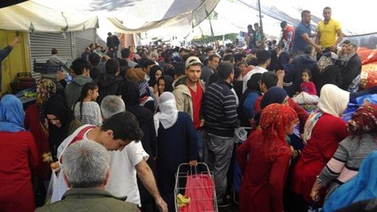 İstanbul'da Bir Hayırsever Sebze ve Meyveyi Bedava Dağıttı