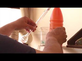 Што содржи сјајната хартија во кутијата од цигарите?