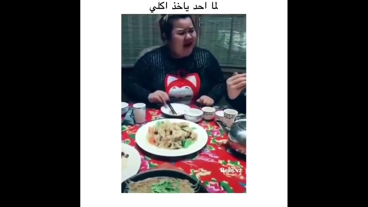 يلحس رجلها !!  | مقاطع مضحكة