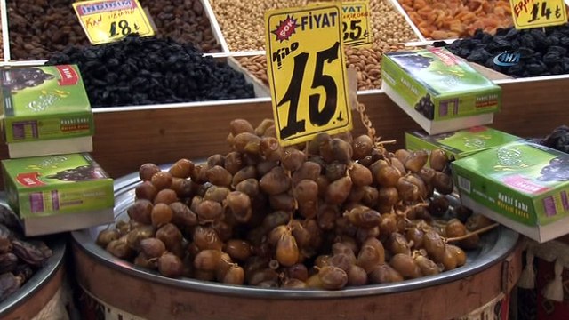 Ramazan'da hurma tüketimi