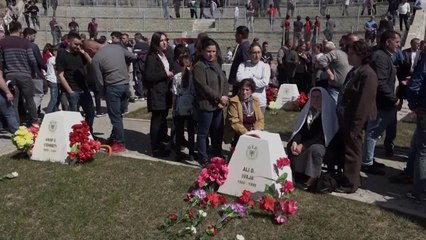 Descargar video: PRESIDENTI HASHIM THAÇI KERCENON SERBINE ME ARME, REAGON VUÇIÇ «DUAM NJE POLITIKE TE PAQES» LAJM