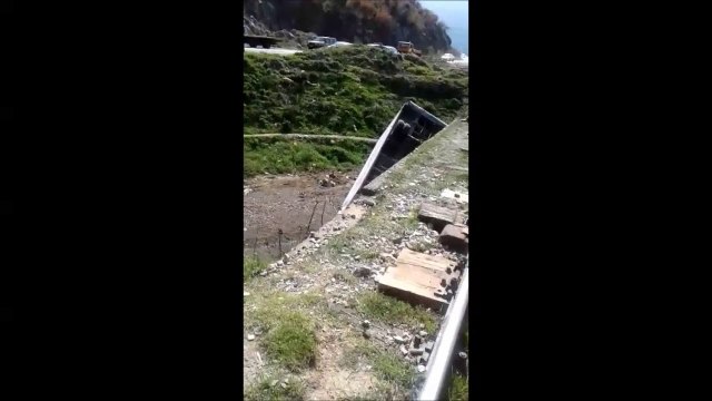Pa Koment - Treni përplaset me furgonin, dy të plagosur