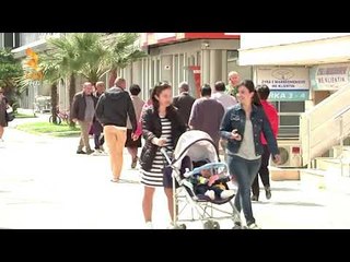 360° Gradë -Protesta E Tregëtarëve Në Berat, Mbyllen Qepenat, Në Vlore Hapur