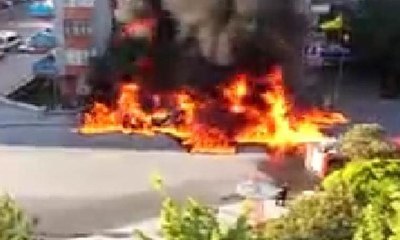 Hareket halindeki araç alev topuna döndü