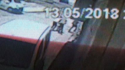 Boşandığı eski karısının sevgilisini sokak ortasında bıçakladı... O anlar kamerada