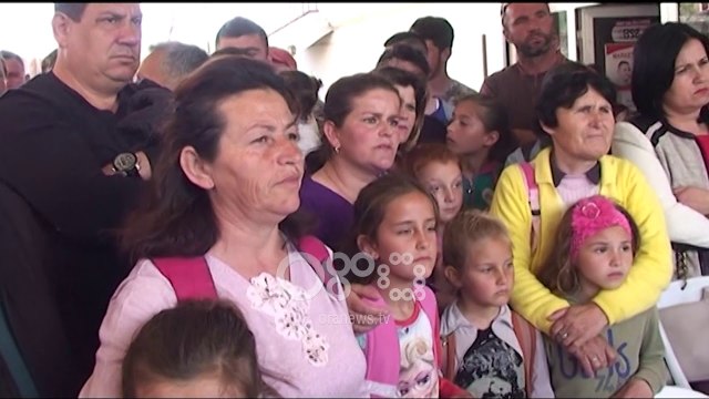 Ora News - Shkolla nën rikonstruksion, 150 nxënës pa mësim prej 5 ditësh në Urën Vajgurore