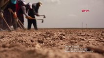 Çiftçiler 'Kara Toprak' Türküsünü Seslendirdi
