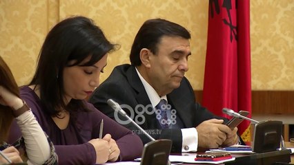 Ora News - Rritet besimi tek bankat, më shumë para të depozituara gjatë 2017