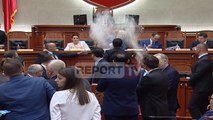 Vijojnë tensionet në Kuvend, deputeti i PD Flamur Noka i hedh miell në kokë kryeministrit Rama