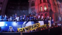 Jogadores do FC Porto chegam à Avenida dos Aliados