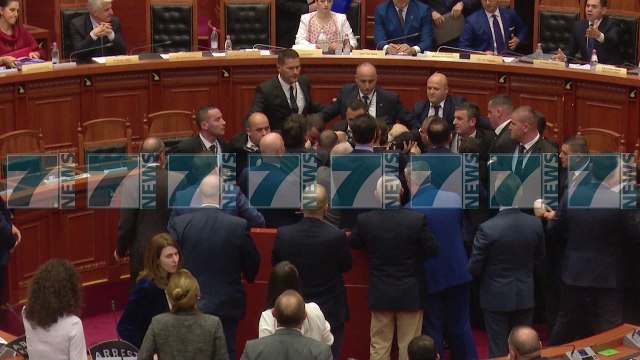 MINISTRI DITMIR BUSHATI KERKON NDJESE PER REAGIMIN - News, Lajme - Kanali 7