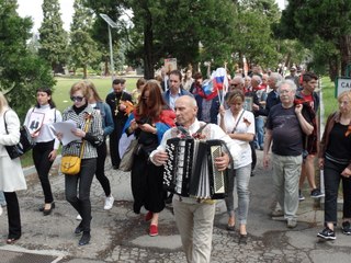 CORI RUSSI AL CAMPO PARTIGIANO DI MILANO (9 MAGGIO 1945-2018)