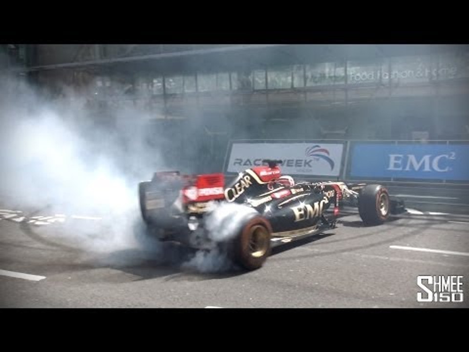 Lotus F1 Car on London Streets - Donuts, Fast Flybys and Pit Stop