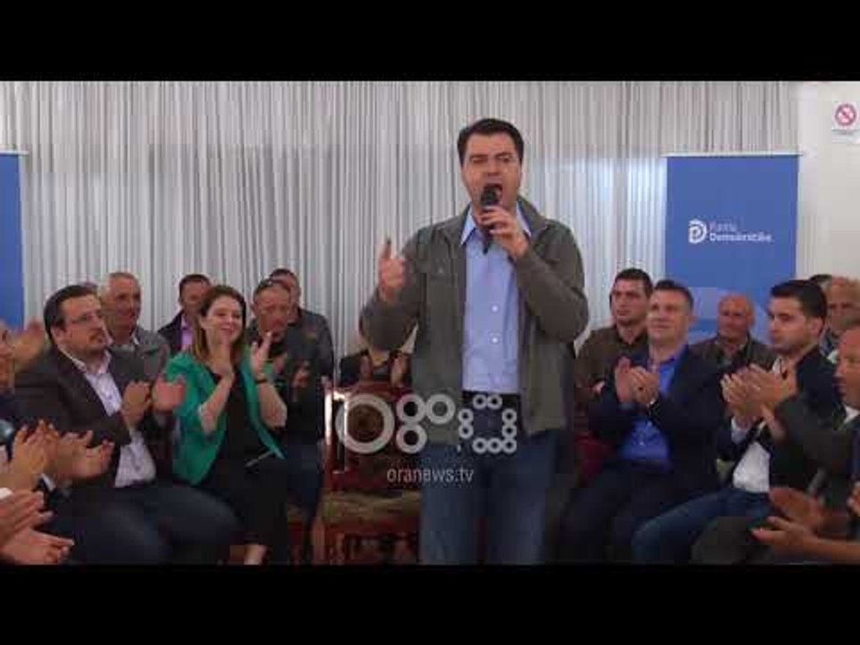 Ora News - Të rinjtë e FRPD-LRI protestë në Surrel, vendosin tra pranë banesës së Ramës