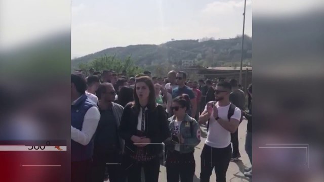 360° Gradë -Vendosën Tra Në Surrel! Të Rinjtë E Opozitës Shoqërohen Në Komisariat