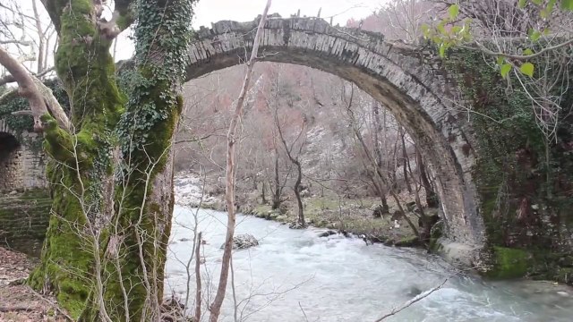 Zagori, rrezikon shembjen një prej monumenteve - Top Channel Albania - News - Lajme