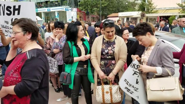 Bizneset e Fierit sërish protestë kundër skemës së TVSH - Top Channel Albania - News - Lajme