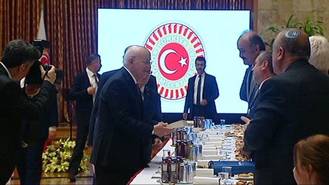 TBMM Başkanı İsmail Kahraman: 'Yürürlüğe girecek Cumhurbaşkanlığı Hükümet Sistemi ile TBMM'nin görev ve yetkileri yeniden tanımlanıyor ve güçlendiriliyor. Böylece TBMM yasamaya odaklanacak ve denetim görevini daha güçlü şekilde yapacaktır'