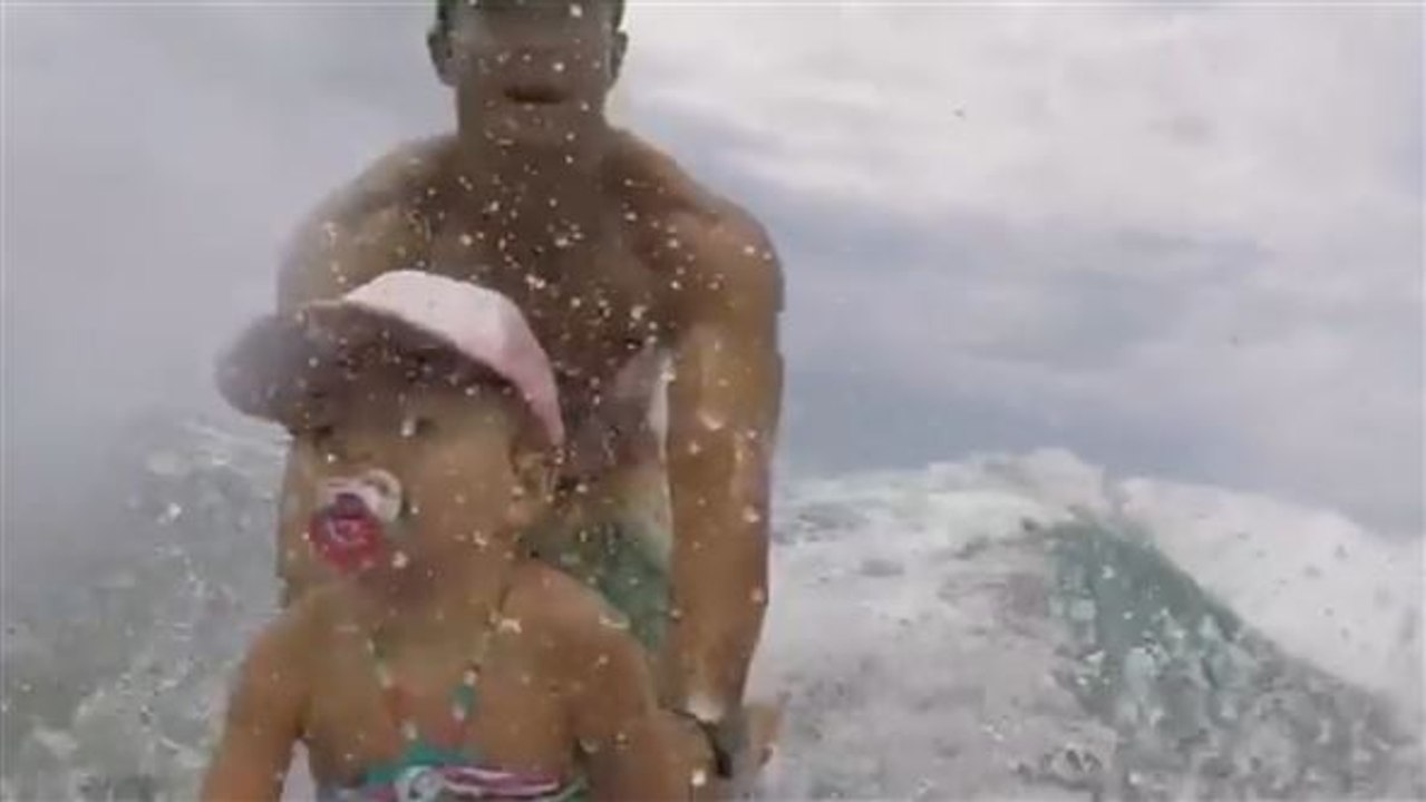 Profi Danny Ching: 2-jährige Tochter kommt mit aufs Surfbrett