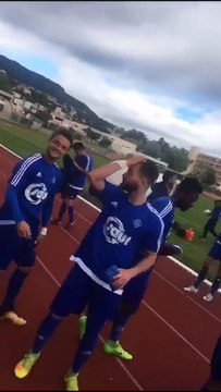 Cris de victoire des joueurs et des dirigeants