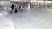 Ces 2 braqueurs de moto tombent sur la mauvaise victime